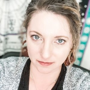 Meet your Posher, Leslie